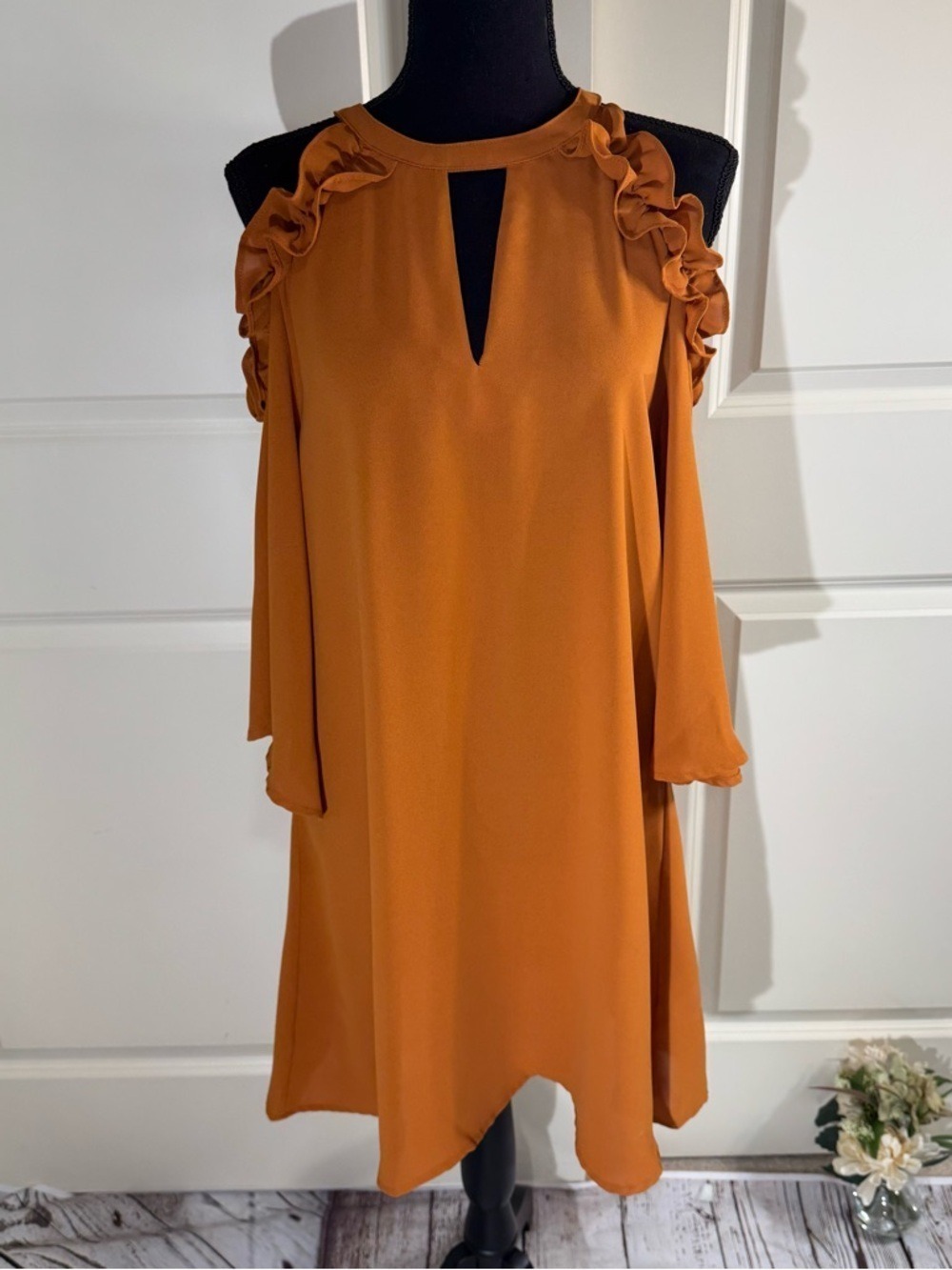 TCEC Ruffle Cold-Shoulder Dress in Burnt Orange Medium
